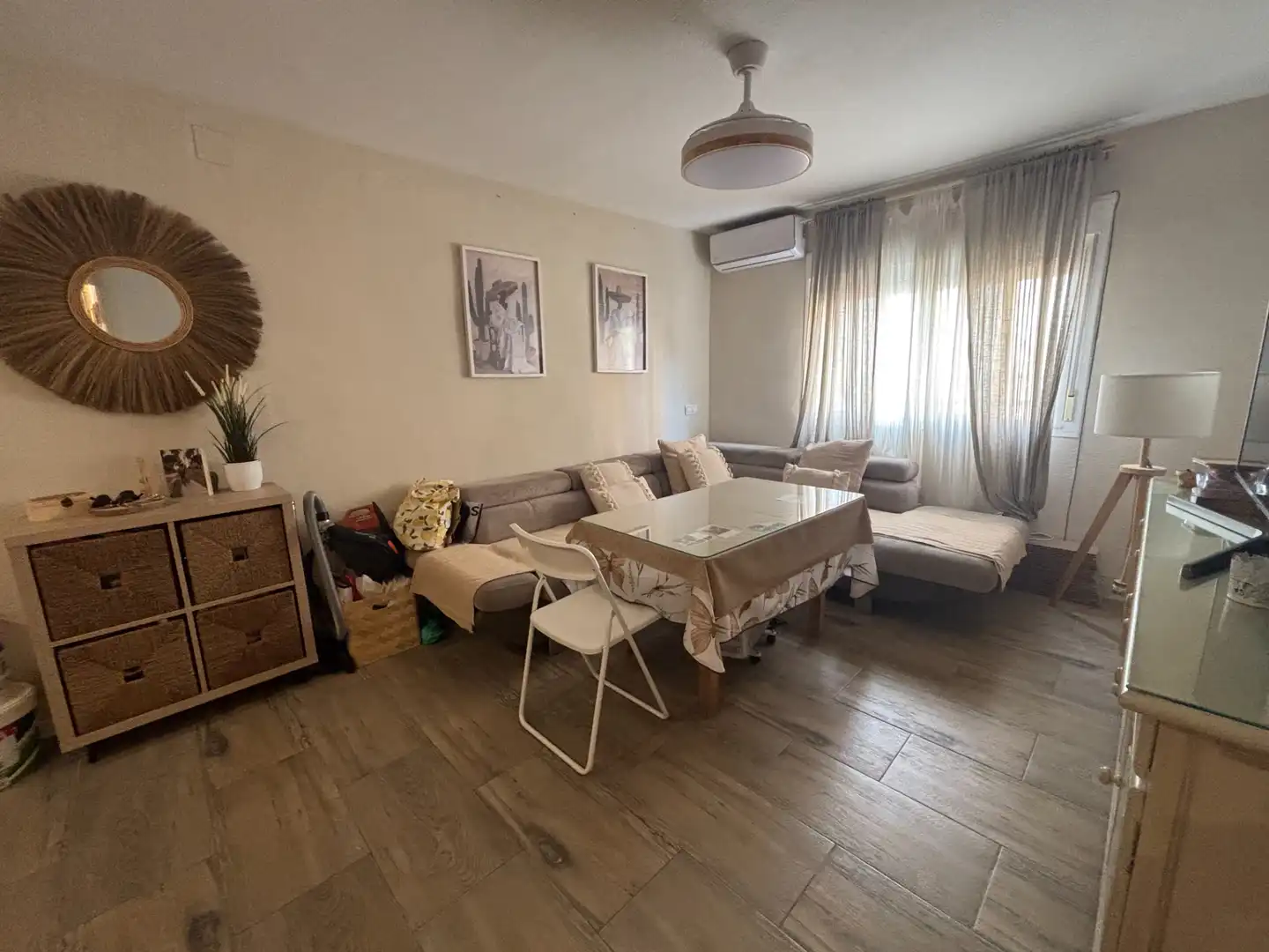 Sala de estar de Piso de alquiler en Bormujos con Aire acondicionado, Jardín privado y Trastero