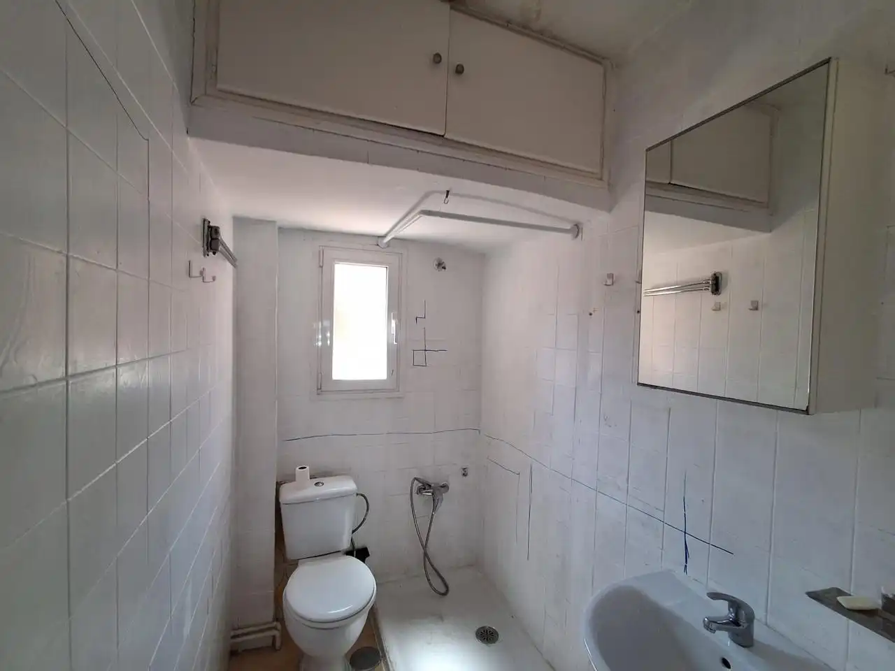 Bathroom of Flat for sale in Madrid  with Air Conditioner and Terrace