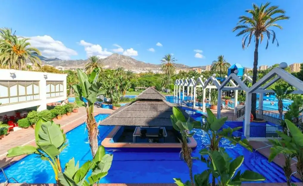 Piscina de Estudio en venta en Benalmádena con Aire acondicionado, Terraza y Amueblado