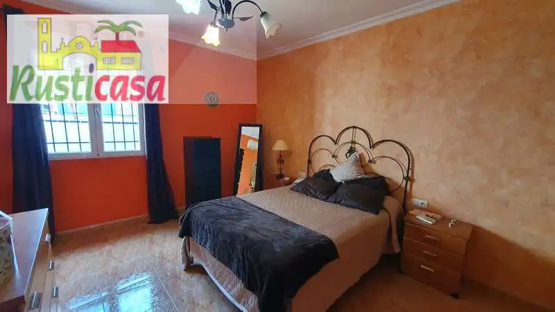 Dormitori de Pis en venda en Baños de la Encina amb Aire condicionat i Moblat