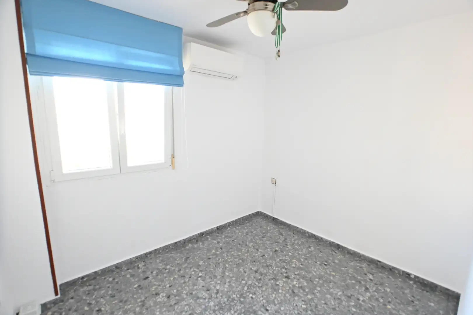 Habitación de Casa adosada en venta en Churriana de la Vega con Aire acondicionado, Terraza y Trastero