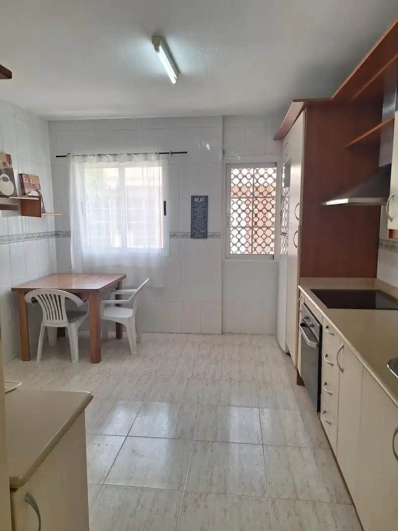 Cuina de Casa adosada de lloguer en Murcia amb Aire condicionat, Terrassa i Moblat