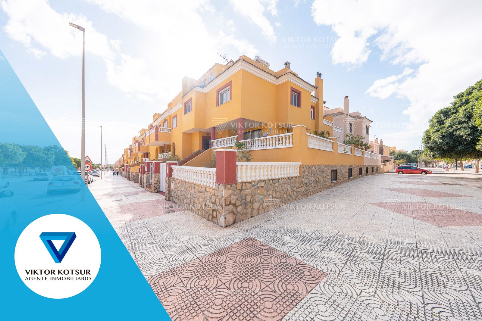 Exterior view of Single-family semi-detached for sale in Roquetas de Mar  with Air Conditioner, Private garden and Terrace