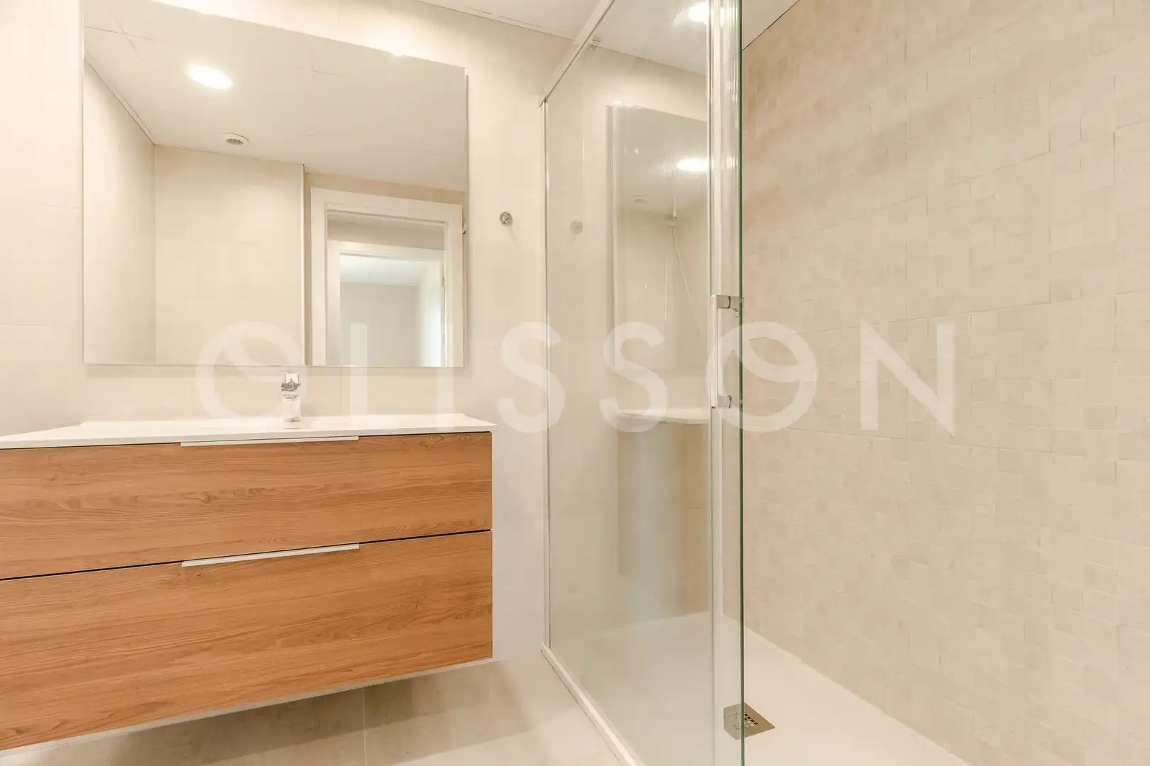 Badezimmer von Wohnung zum Verkauf in Madrid mit Klimaanlage, Terrasse und Abstellraum
