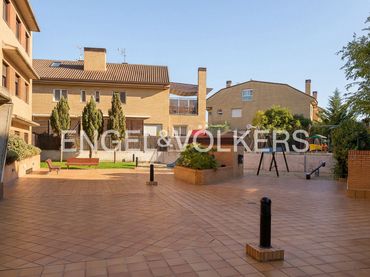 Bajo con piscina en alquiler en Villanueva de la Cañada ciudad