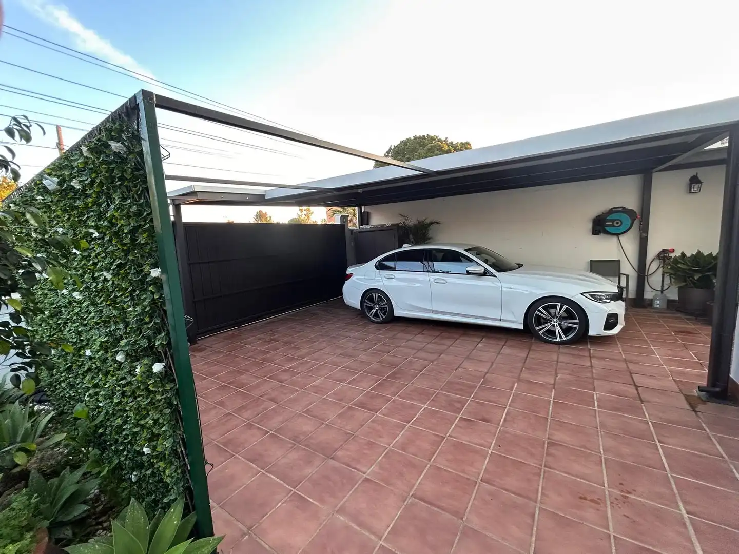 Aparcament de Casa o xalet en venda en Alcalá de Guadaira amb Aire condicionat, Jardí privat i Traster