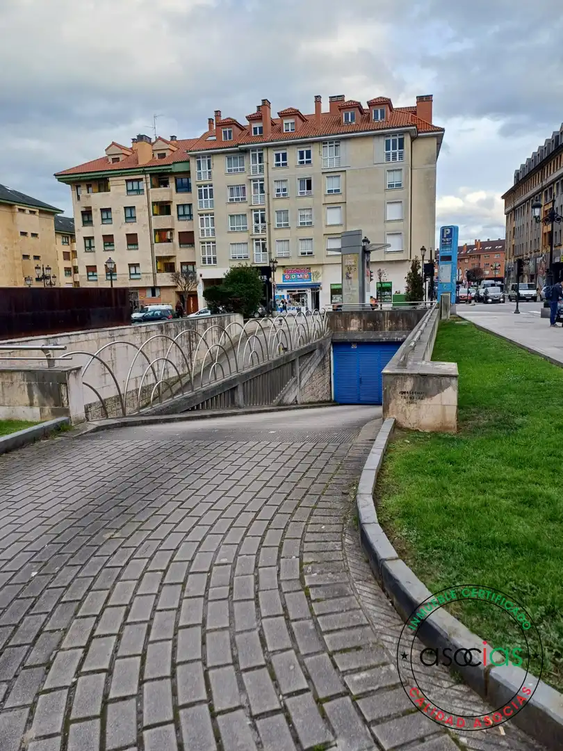 Vista exterior de Garatge de lloguer en Oviedo 