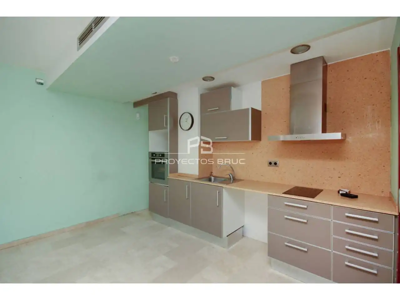 Cuina de Dúplex en venda en Barcelona amb Aire condicionat i Terrassa