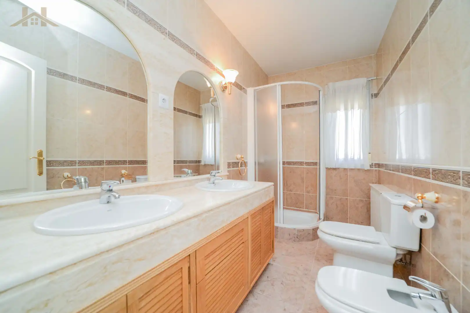 Baño de Casa o chalet en venta en Villa del Prado con Aire acondicionado, Calefacción y Jardín privado