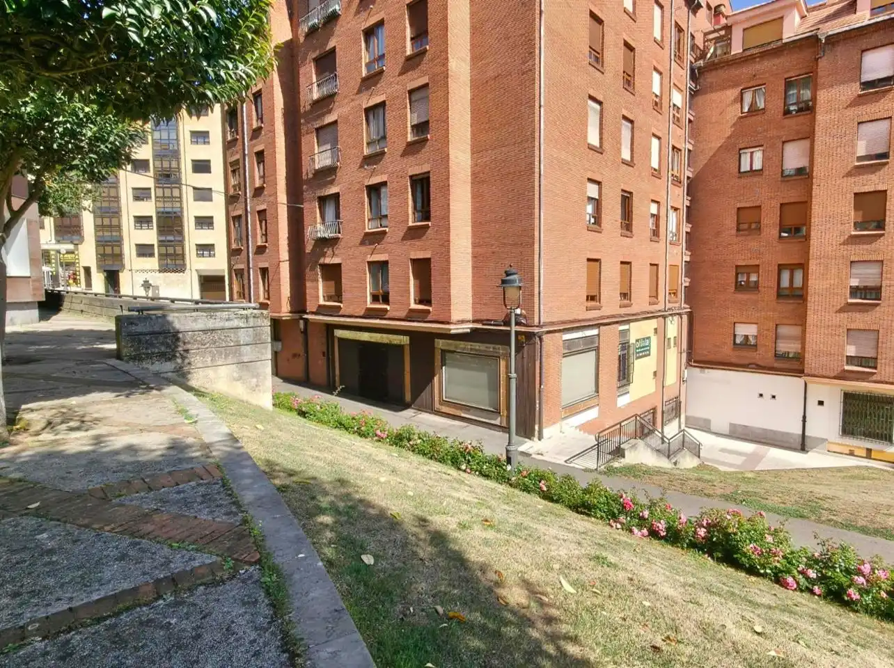 Gewerbefläche zum Verkauf in Calle Cabruñana, imagen 25