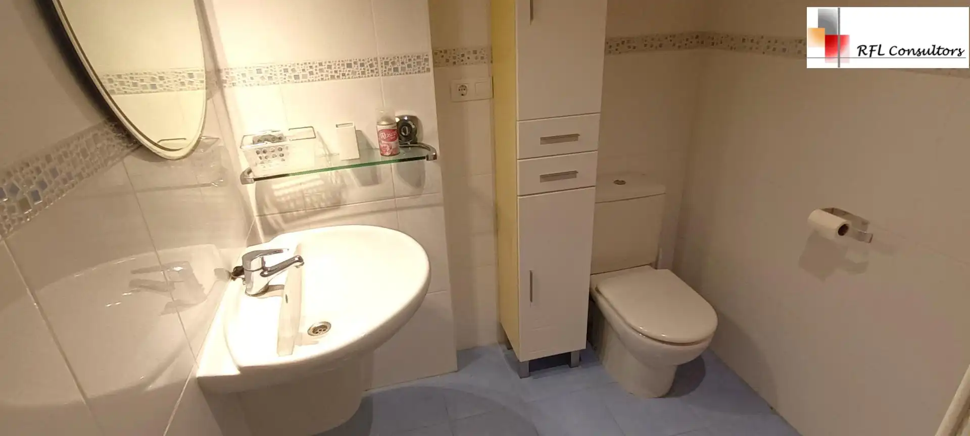 Badezimmer von Erdgeschoss zur Miete in Torreblanca mit Privatgarten, Terrasse und Möbliert
