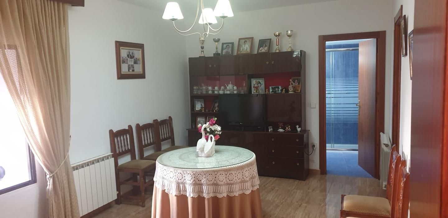 Menjador de Casa o xalet en venda en Saelices amb Calefacció i Moblat