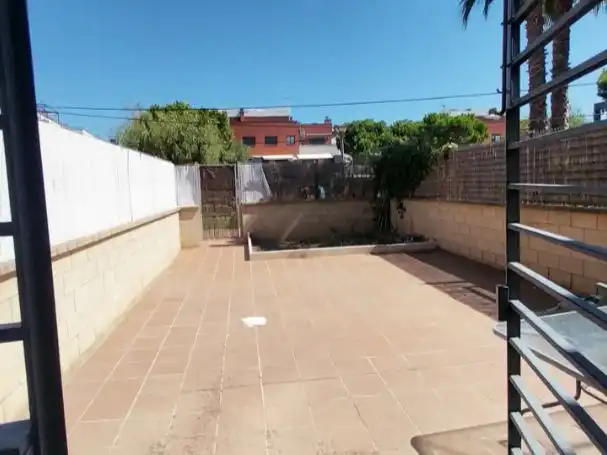 Jardí de Casa adosada en venda en Cubelles amb Aire condicionat i Terrassa