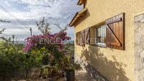 Vista exterior de Casa o xalet en venda en La Bisbal del Penedès amb Calefacció, Jardí privat i Terrassa