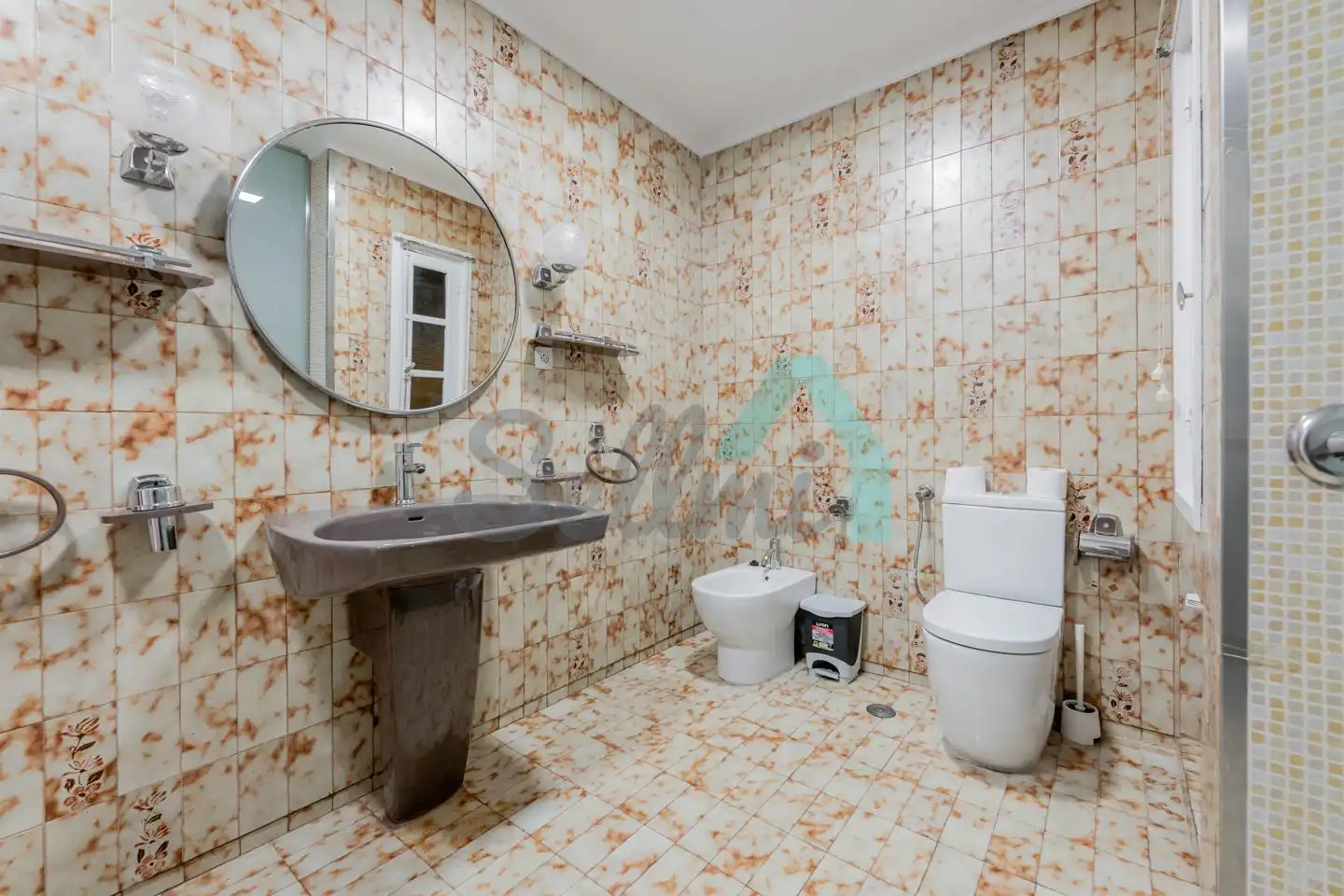 Bathroom of Flat for share in Oviedo   with Heating, Parquet flooring and Furnished