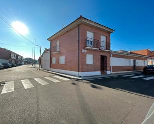 Vista exterior de Casa adosada de lloguer en Tudela de Duero amb Calefacció, Terrassa i Moblat