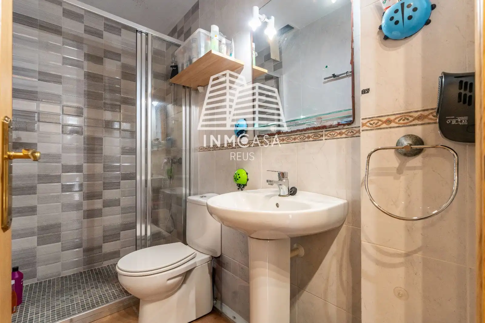 Baño de Casa adosada en venta en La Pobla de Montornès   con Aire acondicionado, Calefacción y Terraza