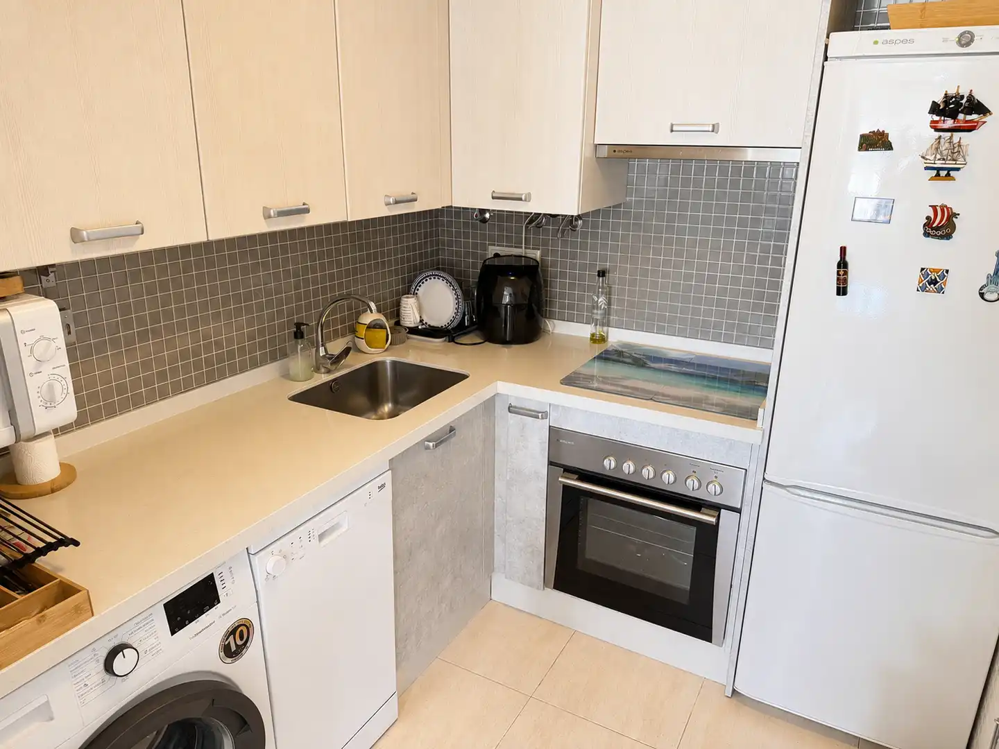 Cuina de Apartament en venda en Roquetas de Mar amb Aire condicionat, Terrassa i Moblat