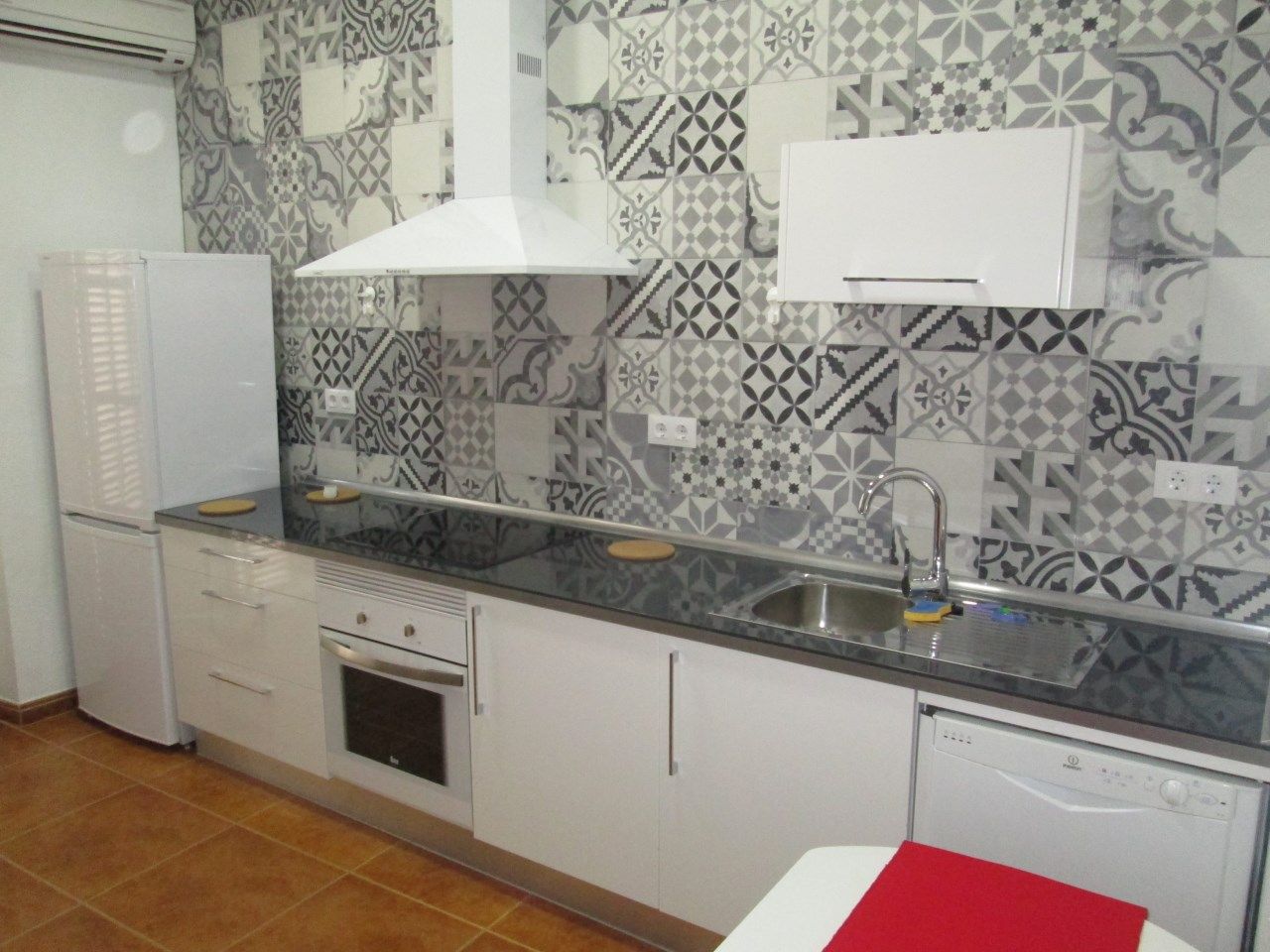 Cuina de Pis de lloguer en  Sevilla Capital amb Aire condicionat i Moblat