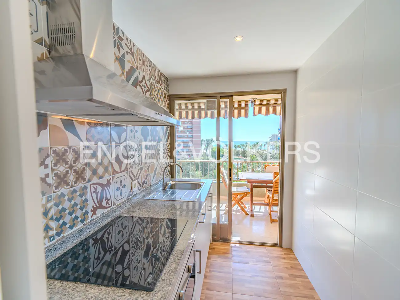 Cocina de Apartamento en venta en Alicante / Alacant con Calefacción y Terraza