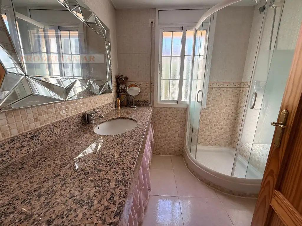 Casa aparellada en venda a Avenida Paris De, imagen 19