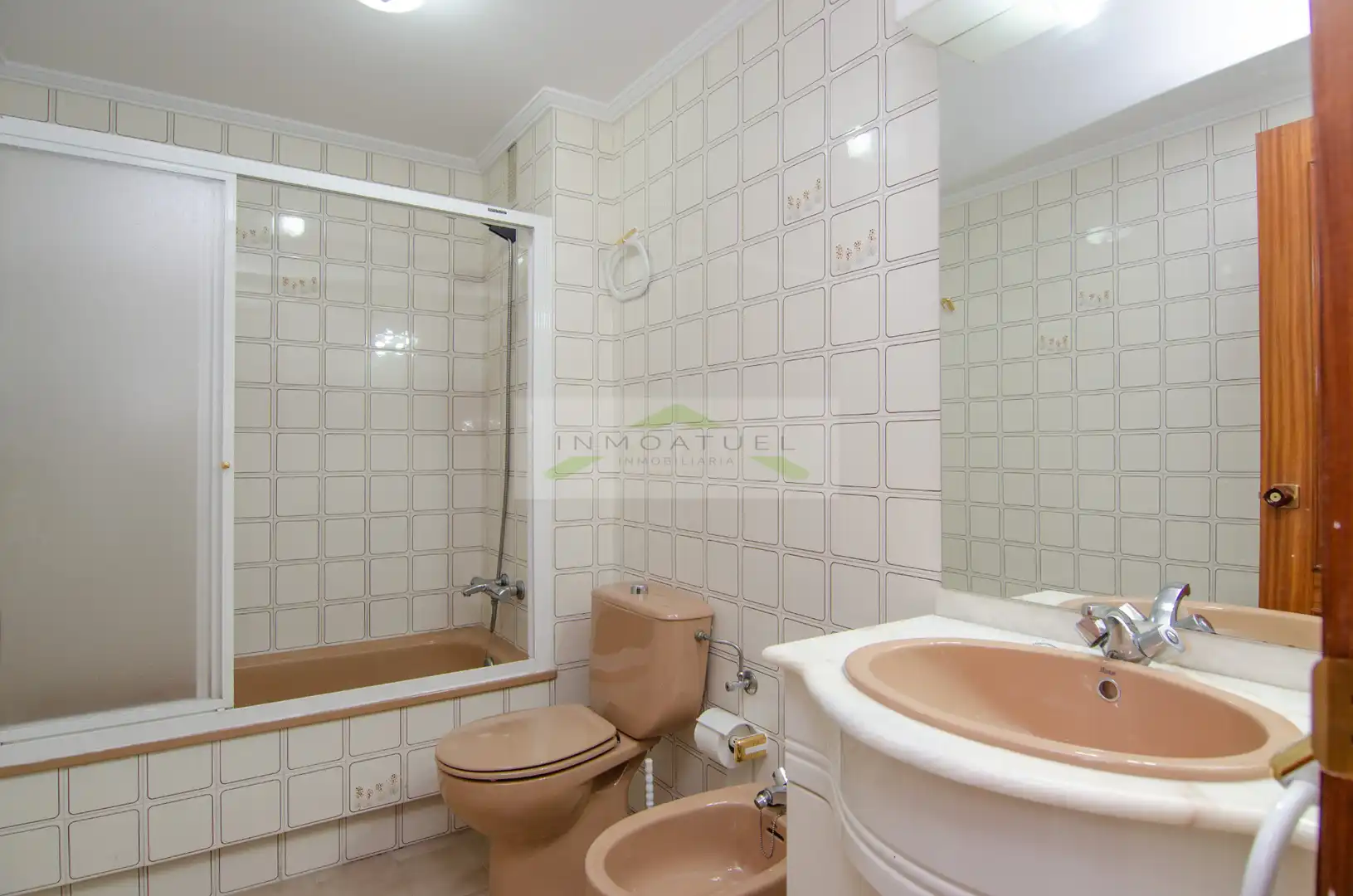 Badezimmer von Wohnung zur Miete in A Coruña Capital  mit Parkett, Möbliert und Ofen