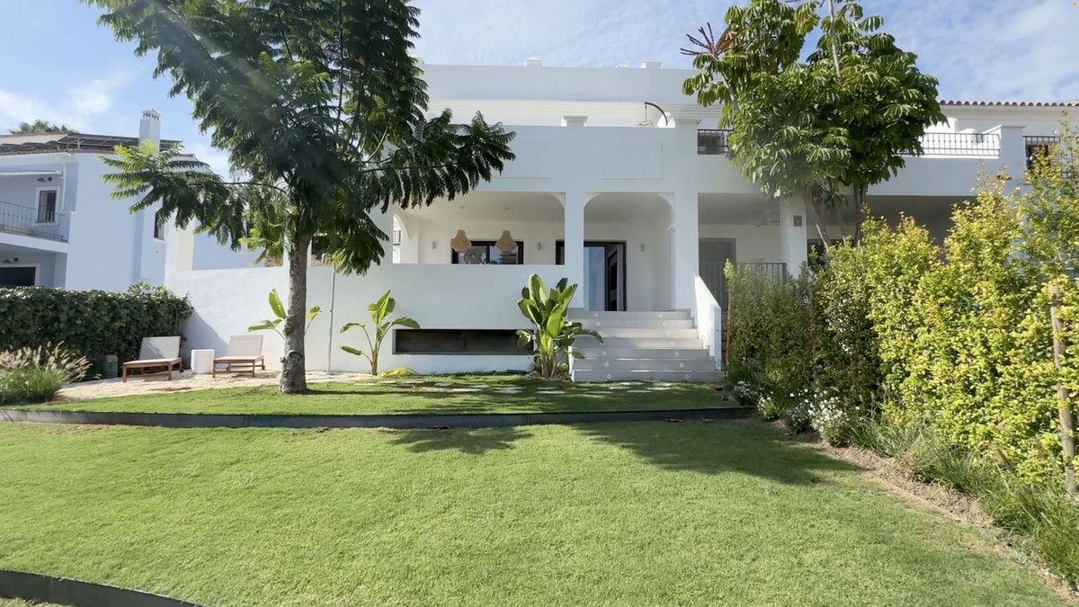 Exterior view of Single-family semi-detached for sale in Estepona  with Air Conditioner, Private garden and Terrace