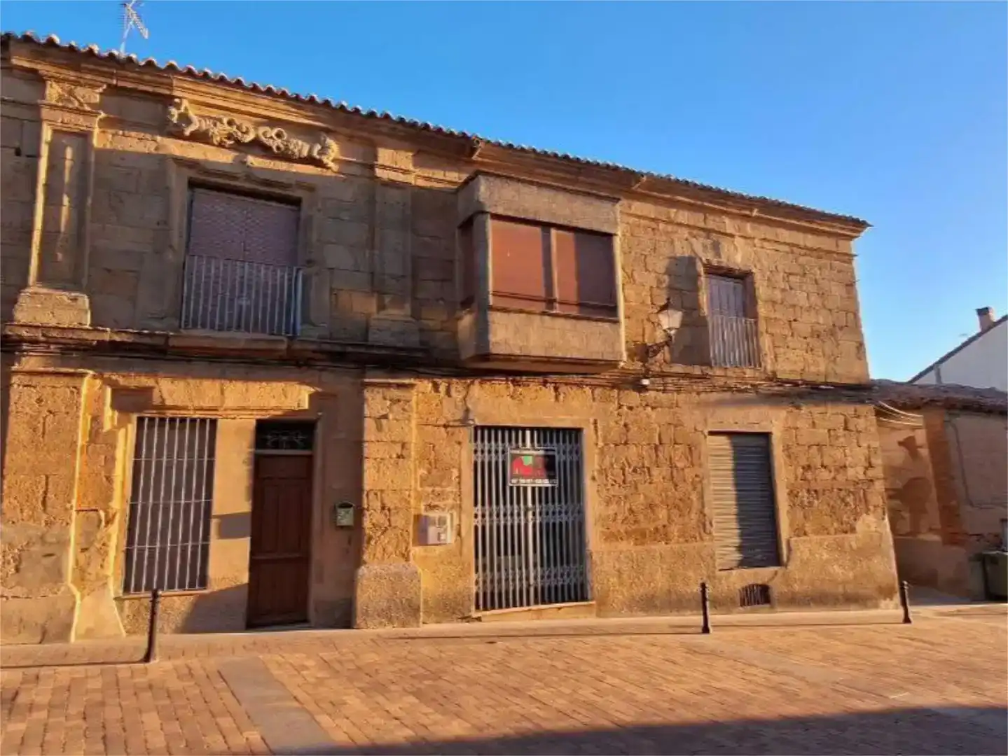Vista exterior de Finca rústica en venda en Valderas amb Parquet, Traster i Moblat