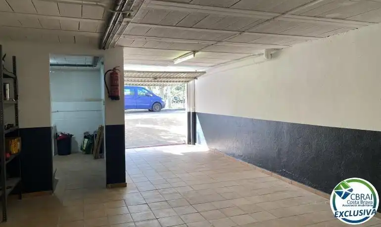 Aparcament de Casa o xalet en venda en Roses amb Calefacció, Jardí privat i Terrassa