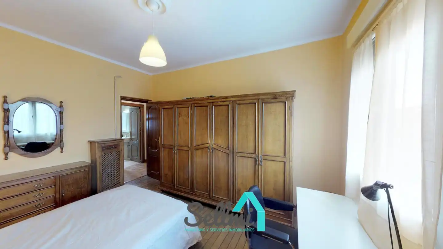 Bedroom of Flat for rent in Oviedo   with Heating, Parquet flooring and Furnished