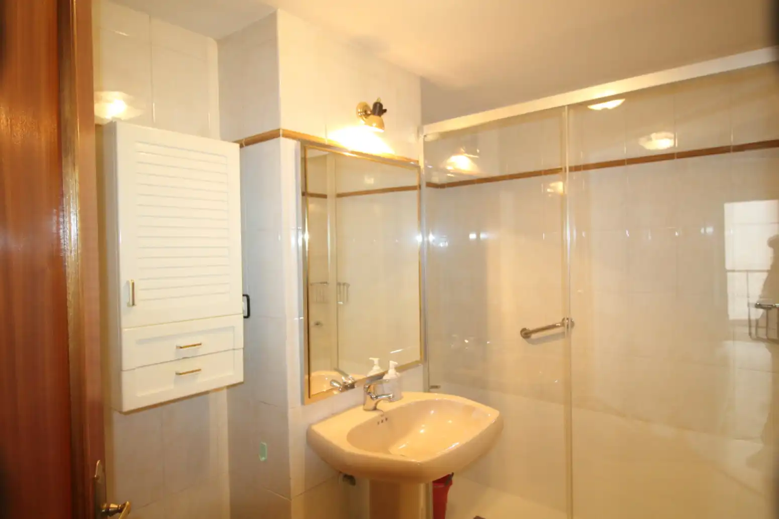 Baño de Piso de alquiler en Gijón  con Calefacción y Terraza