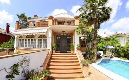 Vista exterior de Casa o xalet en venda en Alhaurín de la Torre amb Aire condicionat, Calefacció i Jardí privat