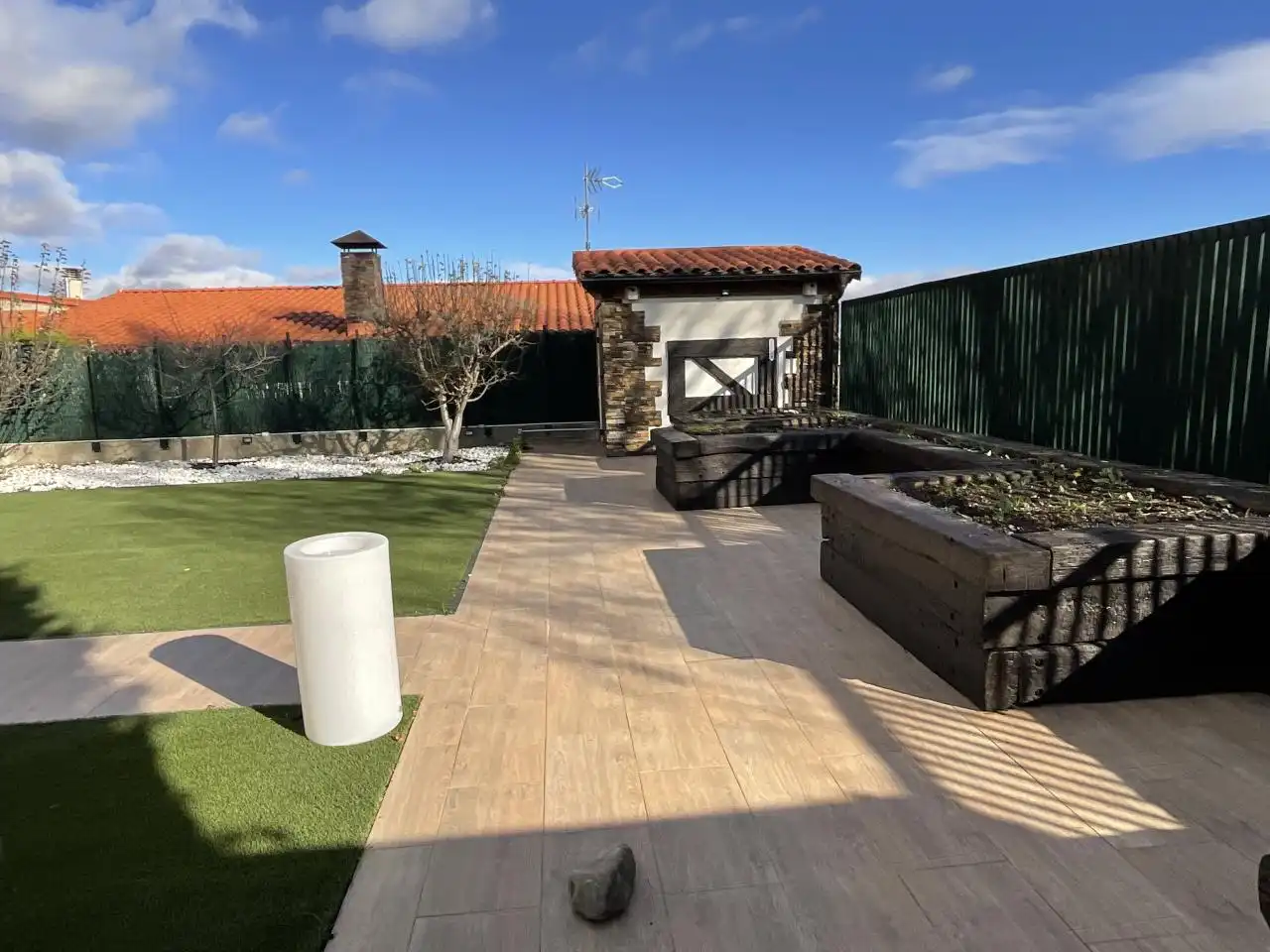 Terrassa de Casa adosada en venda en Cirueña amb Calefacció, Jardí privat i Parquet