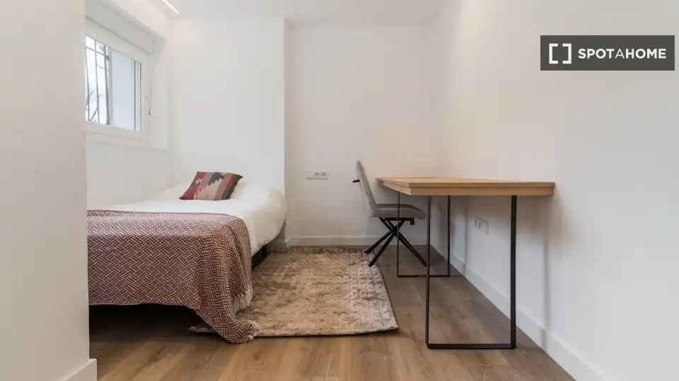 Bedroom of Flat for share in Centro