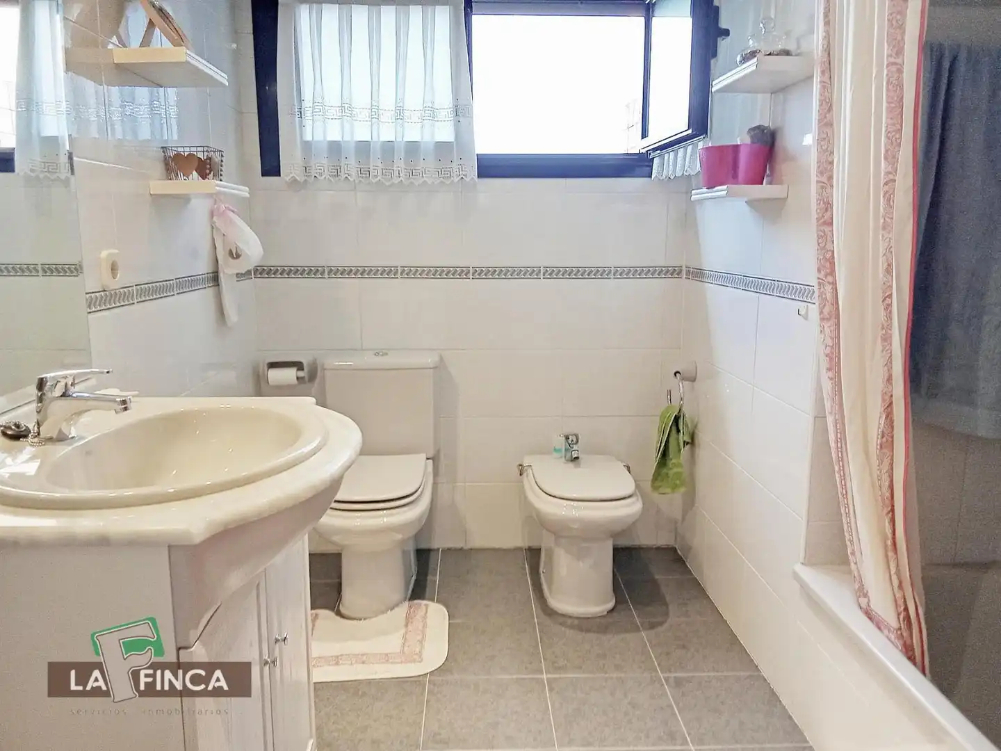 Baño de Dúplex en venta en Oviedo  con Calefacción, Parquet y Trastero