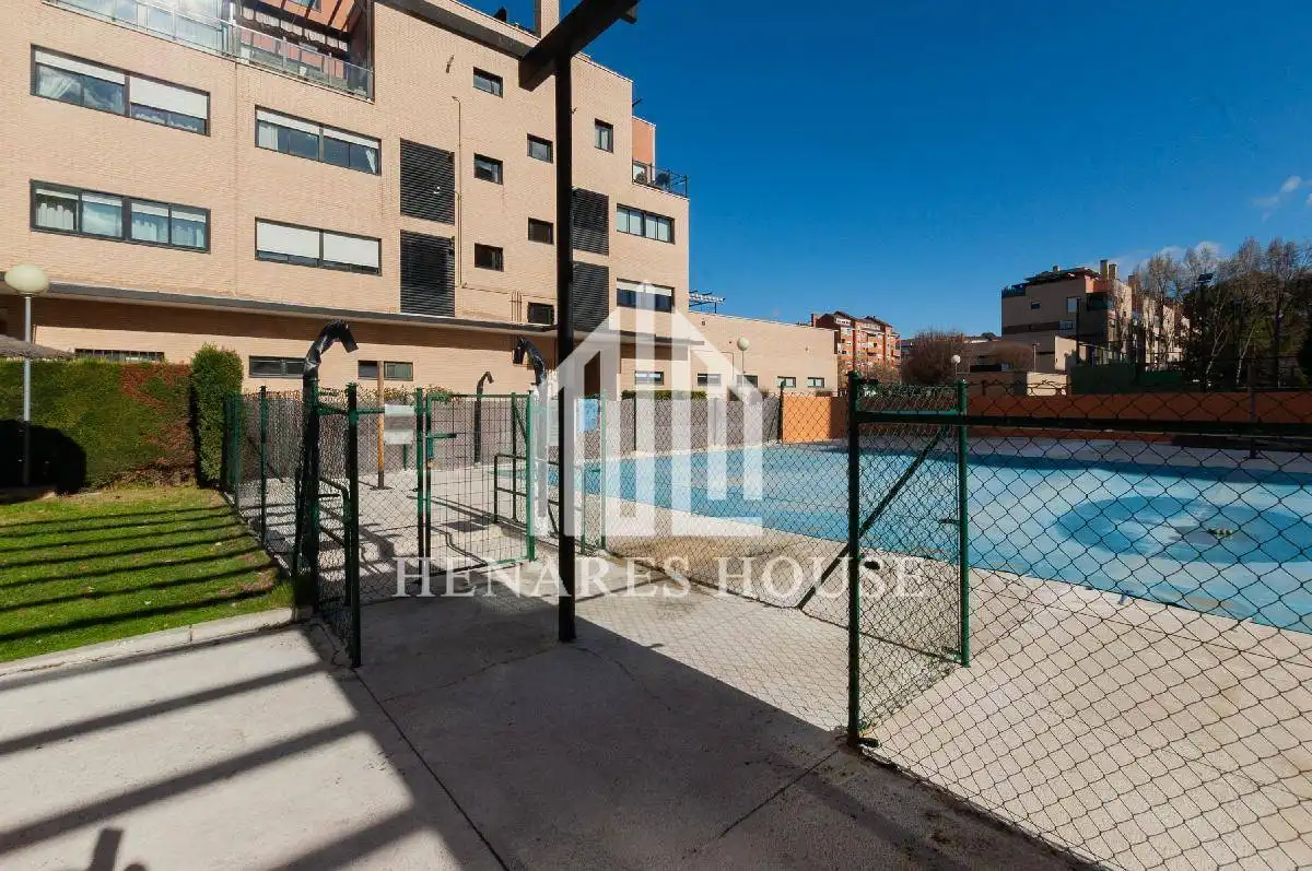 Piscina de Àtic en venda en Alcalá de Henares amb Aire condicionat, Calefacció i Jardí privat