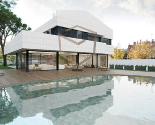 Vista exterior de Casa o xalet en venda en  Madrid Capital amb Aire condicionat, Terrassa i Piscina