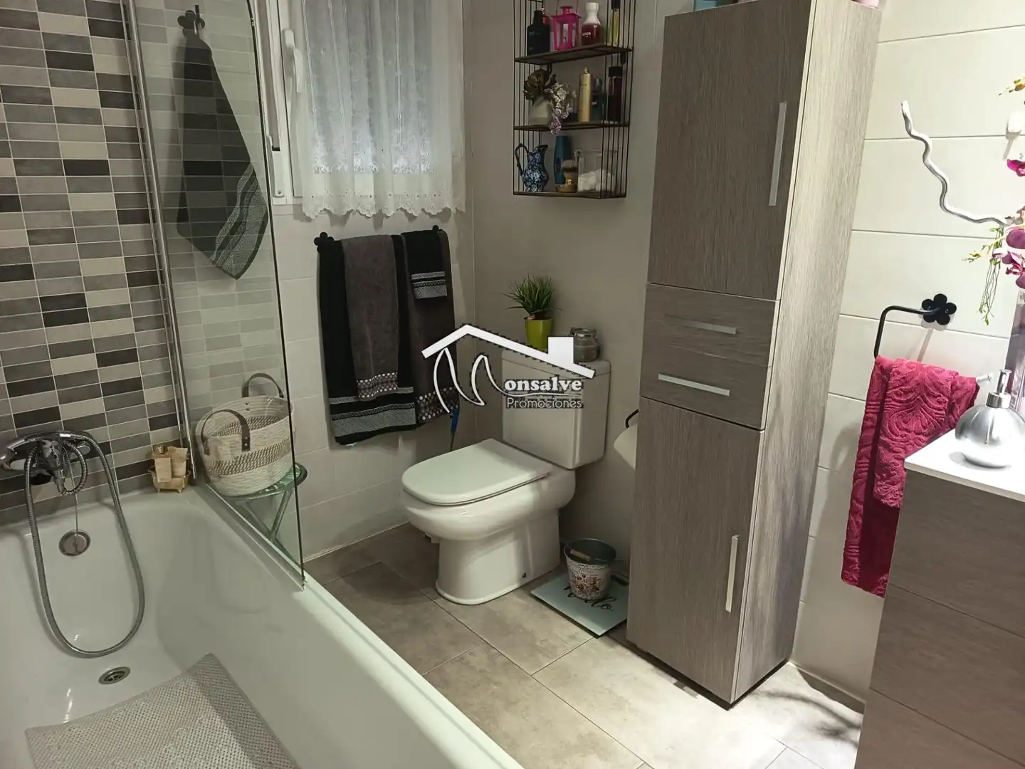 Baño de Casa adosada en venta en Yeles con Aire acondicionado, Calefacción y Jardín privado