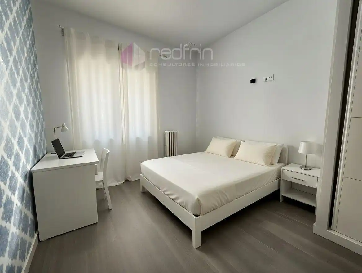 Habitación de Piso para compartir en Madrid con Aire acondicionado y Amueblado