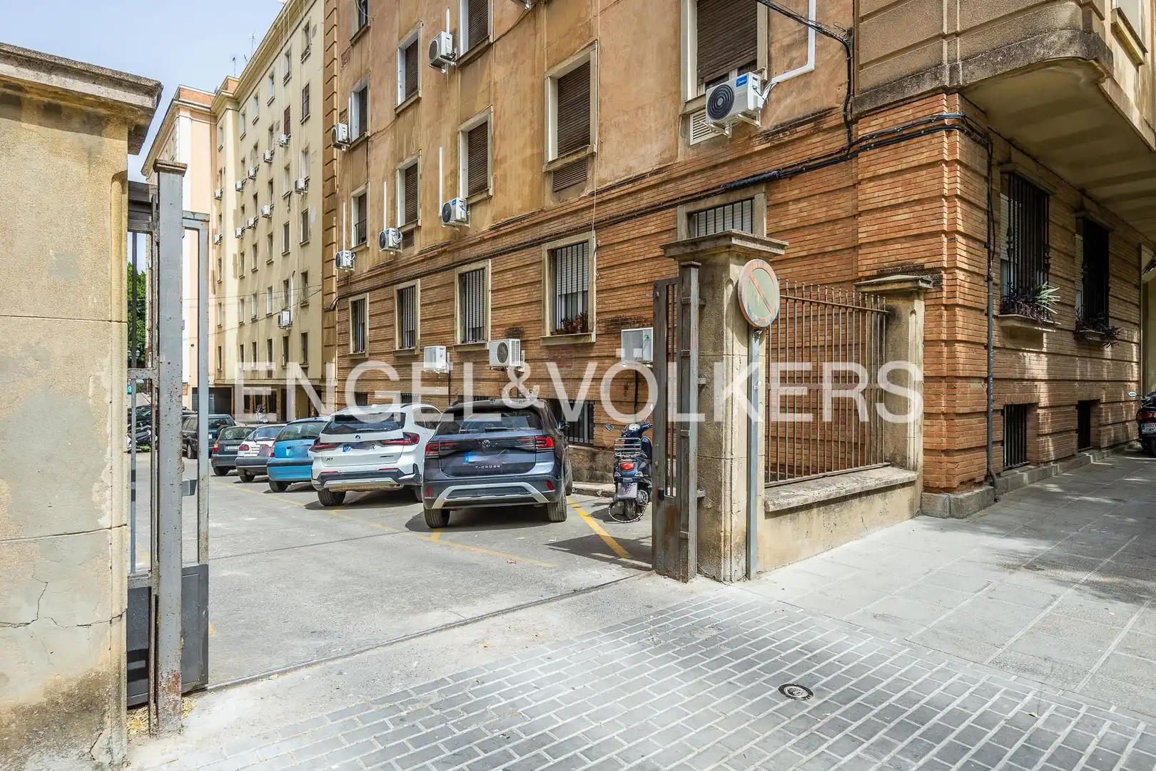 Außenansicht von Wohnung zur Miete in Sevilla mit Klimaanlage, Heizung und Parkett