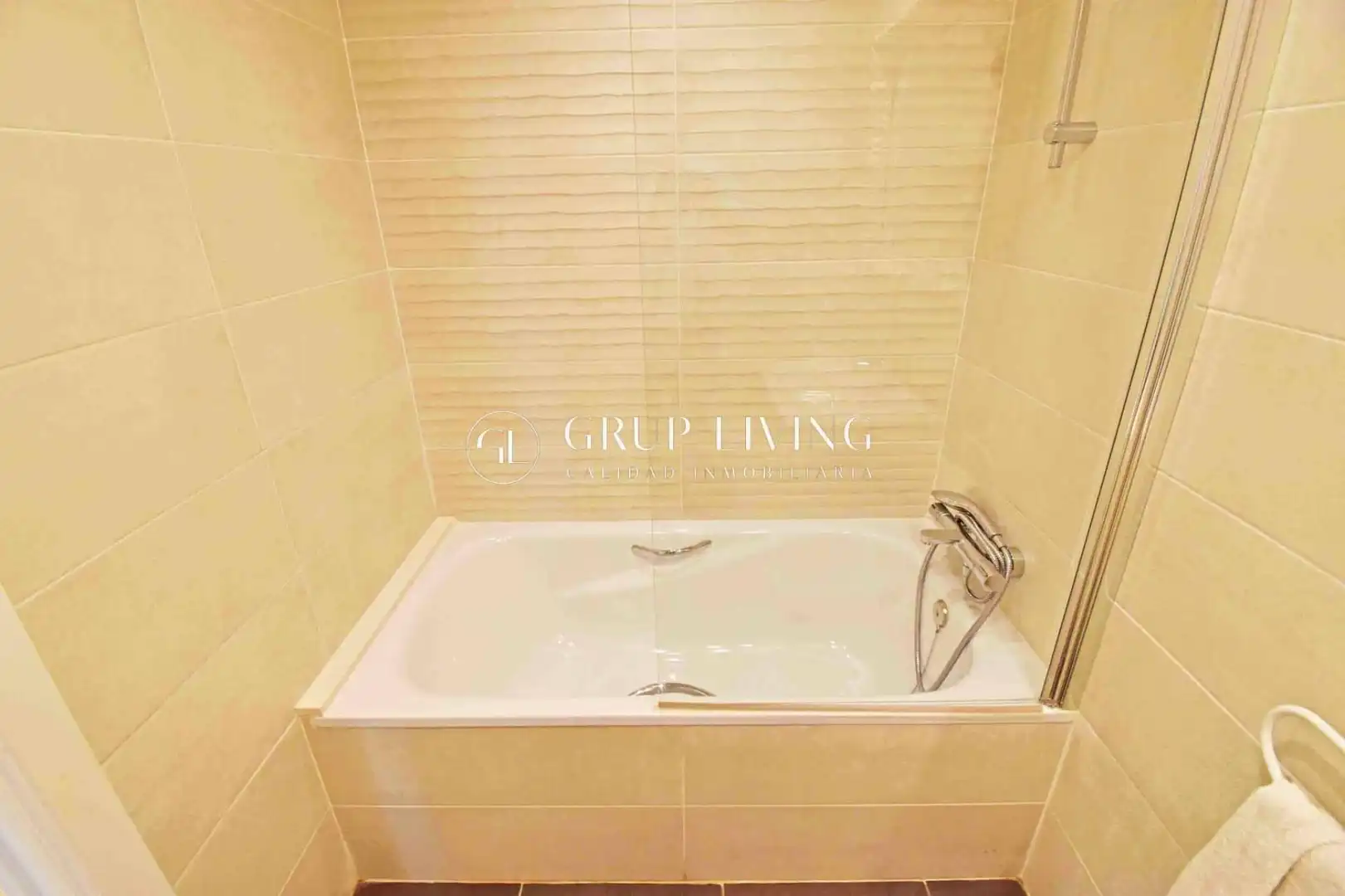 Baño de Piso en venta en Sitges con Aire acondicionado, Calefacción y Jardín privado