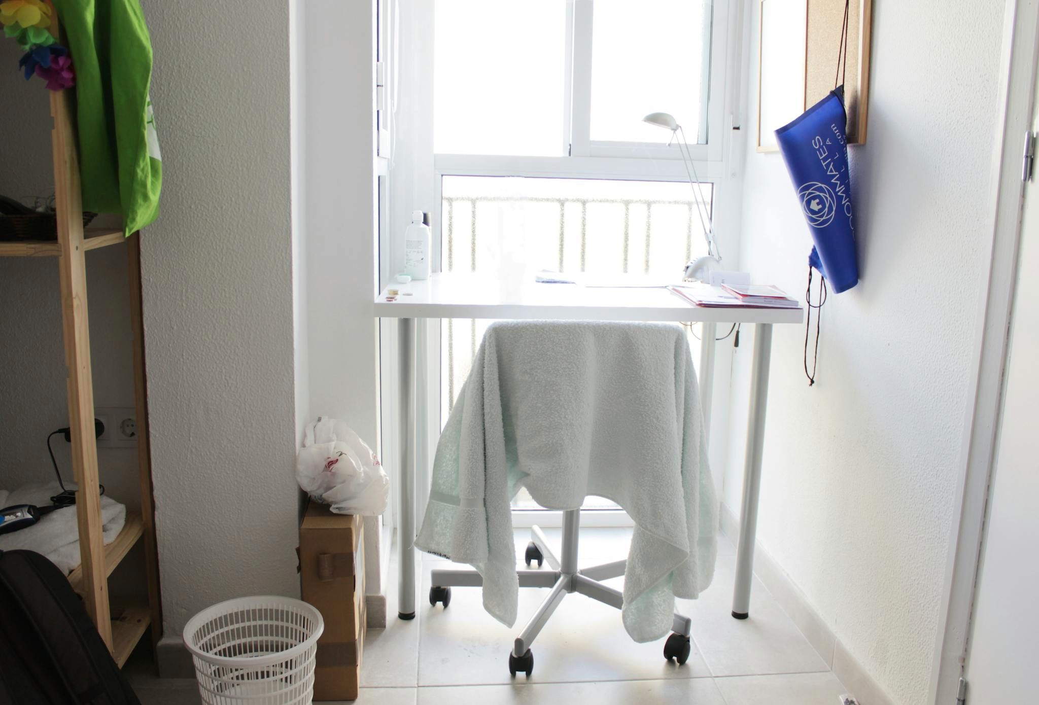 Bedroom of Flat to share in  Sevilla Capital  with Air Conditioner, Furnished and Washing machine