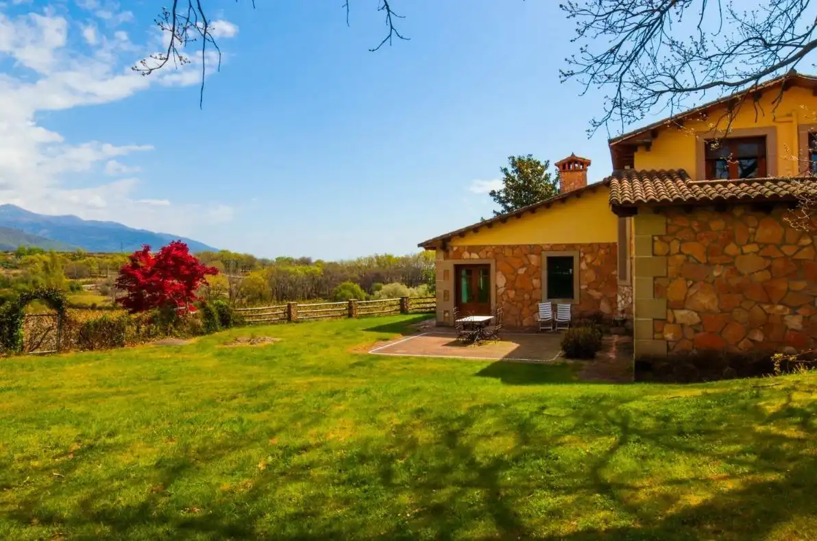 Vista exterior de Finca rústica en venda en Jarandilla de la Vera amb Aire condicionat, Calefacció i Jardí privat