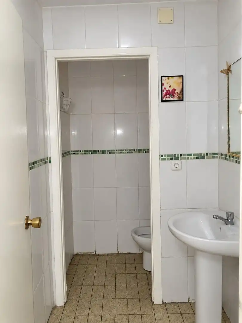 Badezimmer von Geschaftsraum zur Miete in Segovia