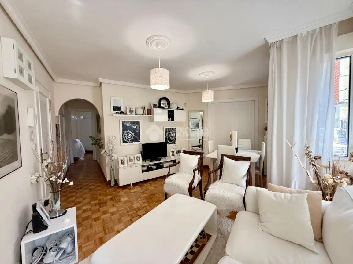 Sala d'estar de Pis en venda en Santander amb Calefacció