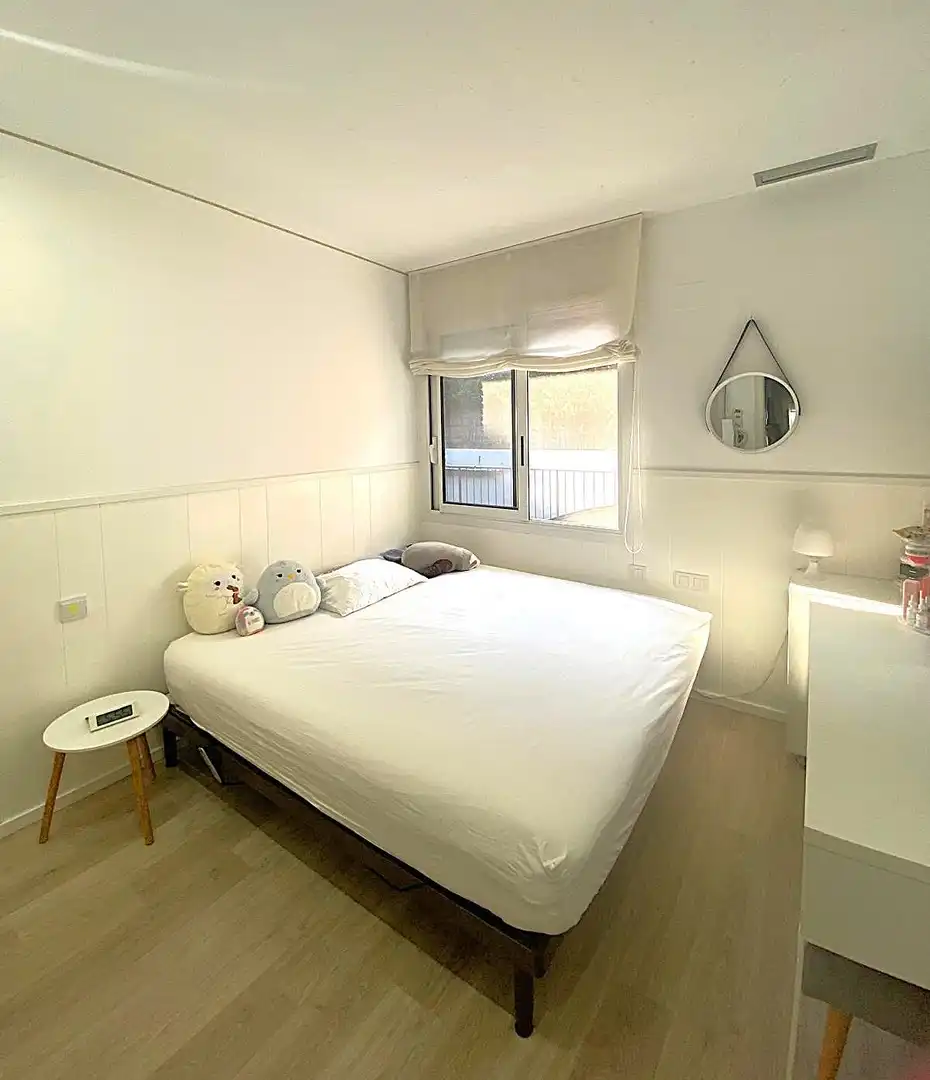 Schlafzimmer von Haus oder Chalet zum Verkauf in Sant Vicenç de Montalt mit Klimaanlage, Heizung und Privatgarten