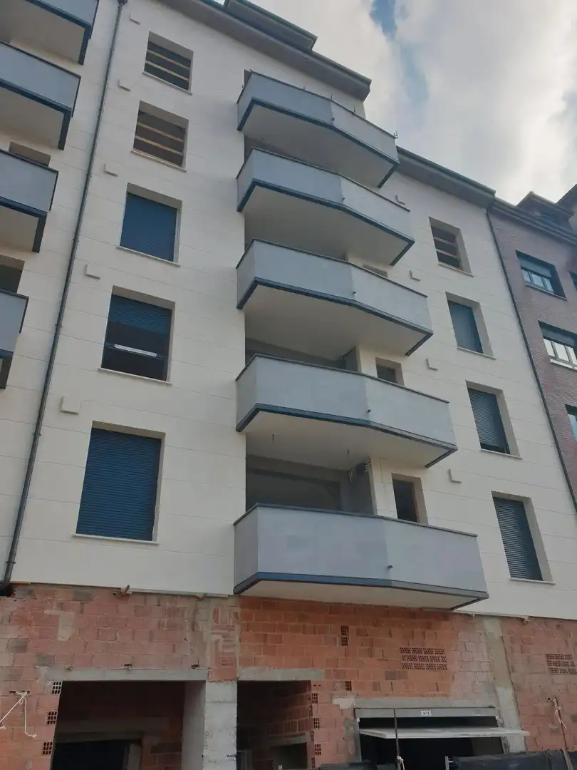 Commercial properties for sale in Avenida de Oviedo, 74, Lugones