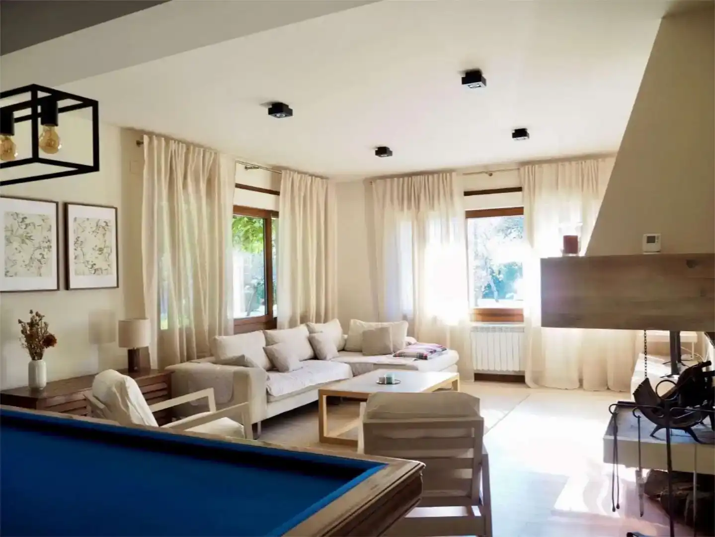 Sala d'estar de Pis en venda en Anue amb Jardí privat, Parquet i Moblat