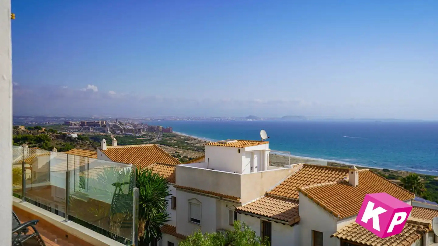 Vista exterior de Casa o xalet en venda en Santa Pola amb Jardí privat, Terrassa i Traster