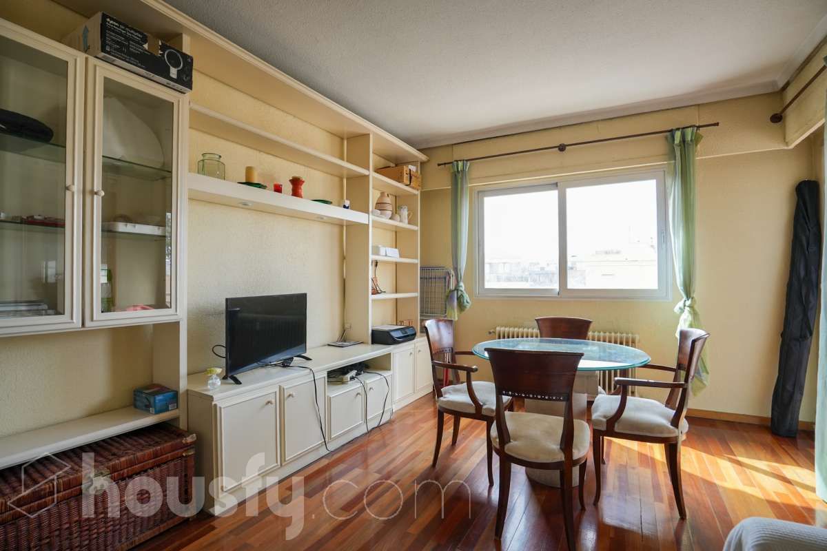 Living room of Flat for sale in  Madrid Capital  with Terrace and Storage room